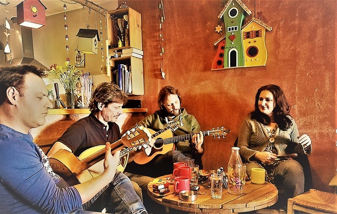 treis ki o koukos 25 11