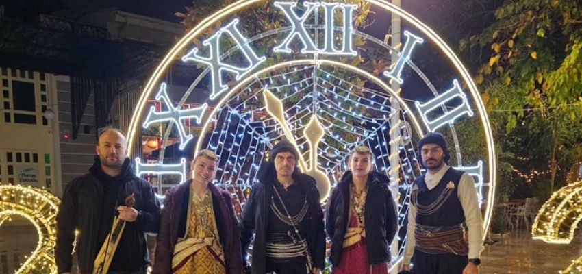 Χριστουγεννιάτικα κάλαντα από την Ένωση Ποντίων Χαλανδρίου “Ο Ακρίτας”